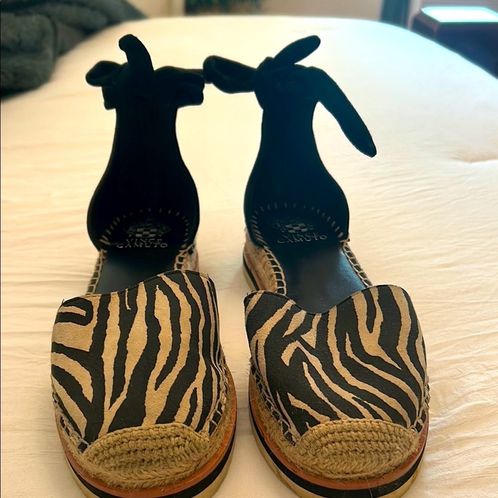 Vince Camuto Black and Cream Espadrilles with Playful Design good  condition 8.5